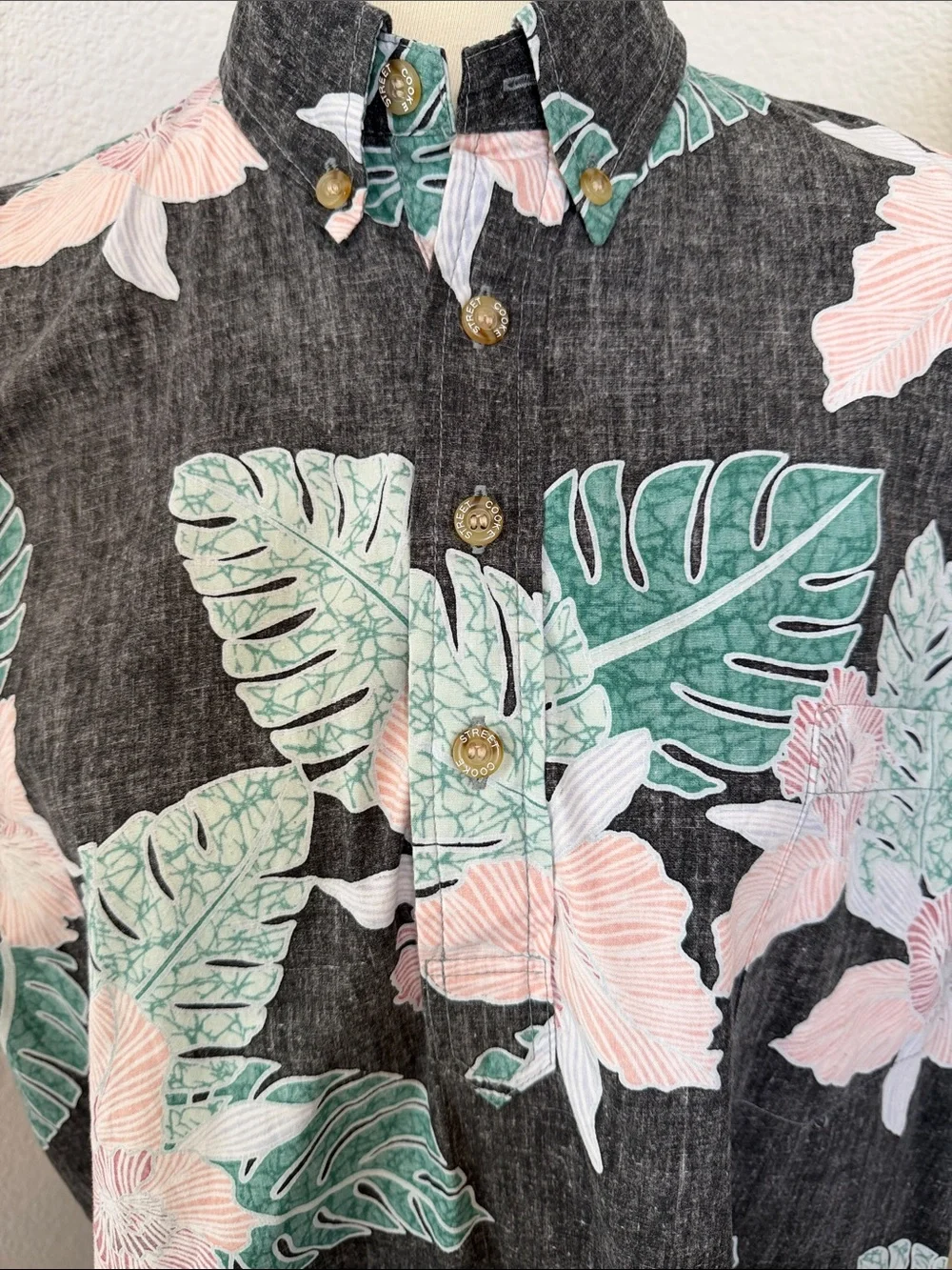 Men's Aloha Button Front Shirt - Picture 2 of 7